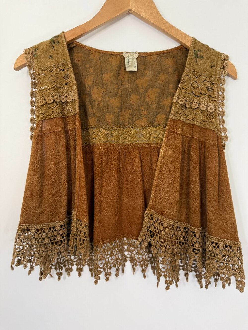 Gimmicks by BKE Womens M Medium Rust Brown Boho Lace Crochet Fringe Vest Jacket